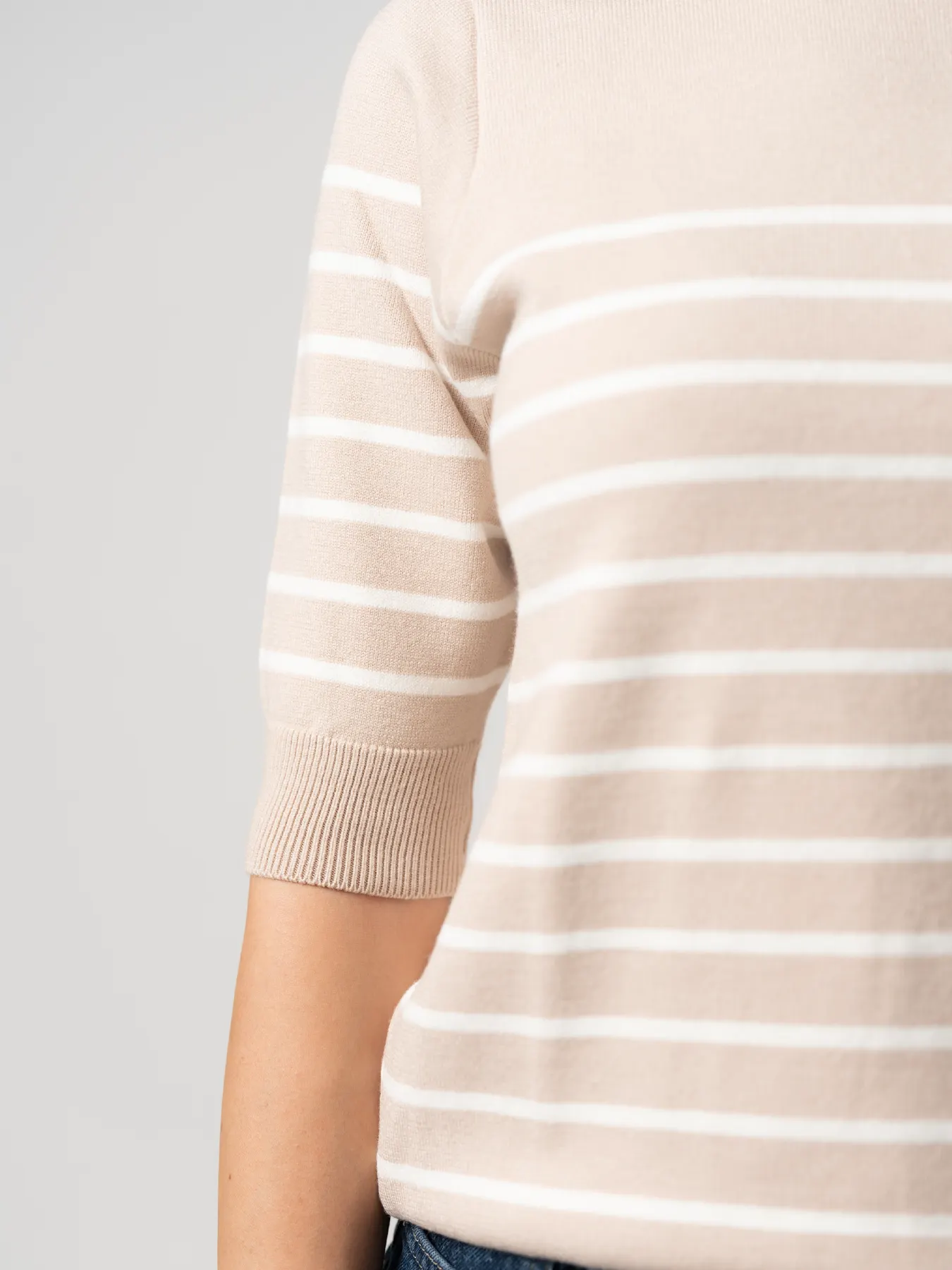 بلوز بافت زنانه کرم یقه گرد آستین سه ربع راه راه