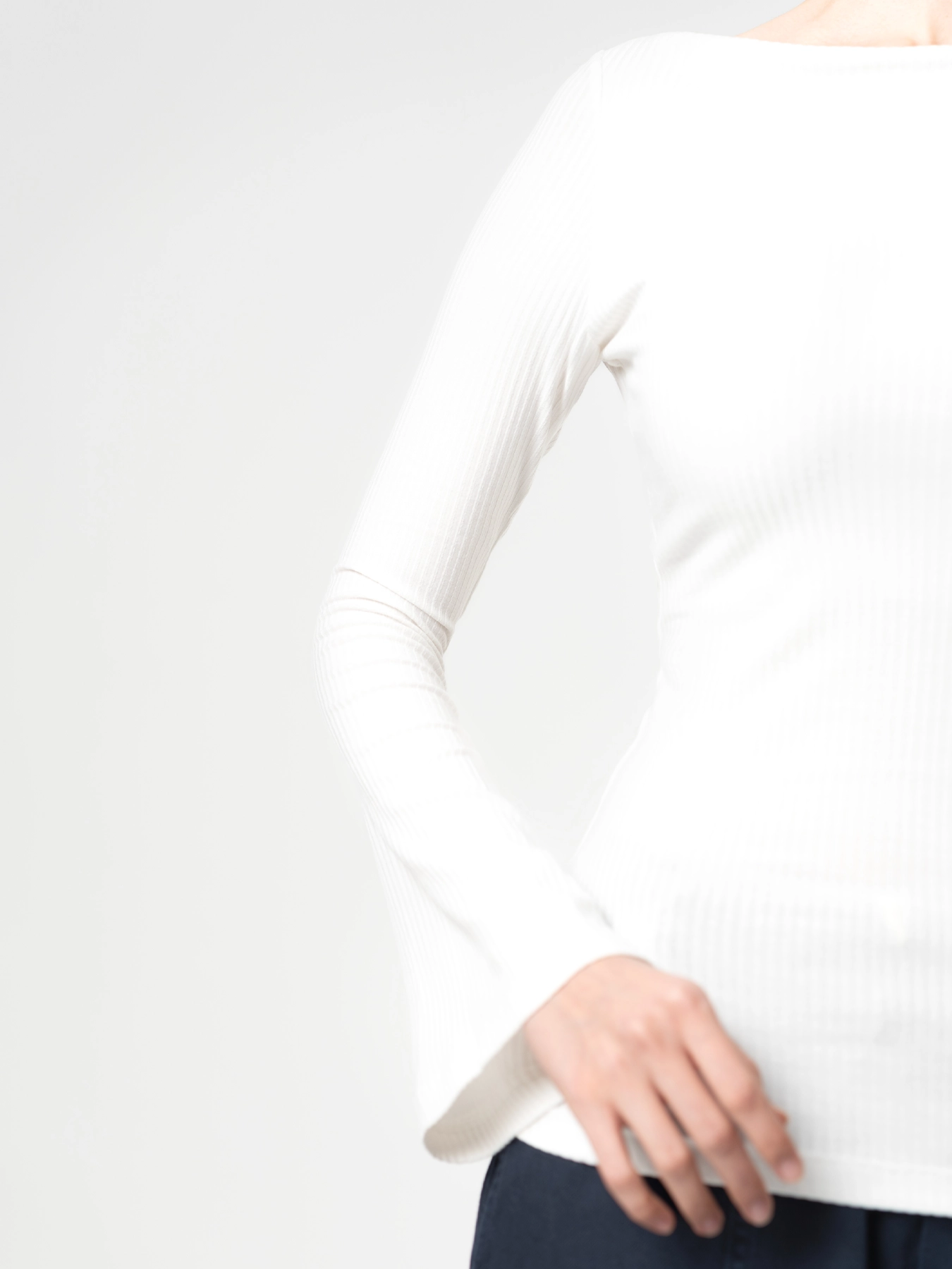 بلوز یقه قایقی طرح کبریتی شیری