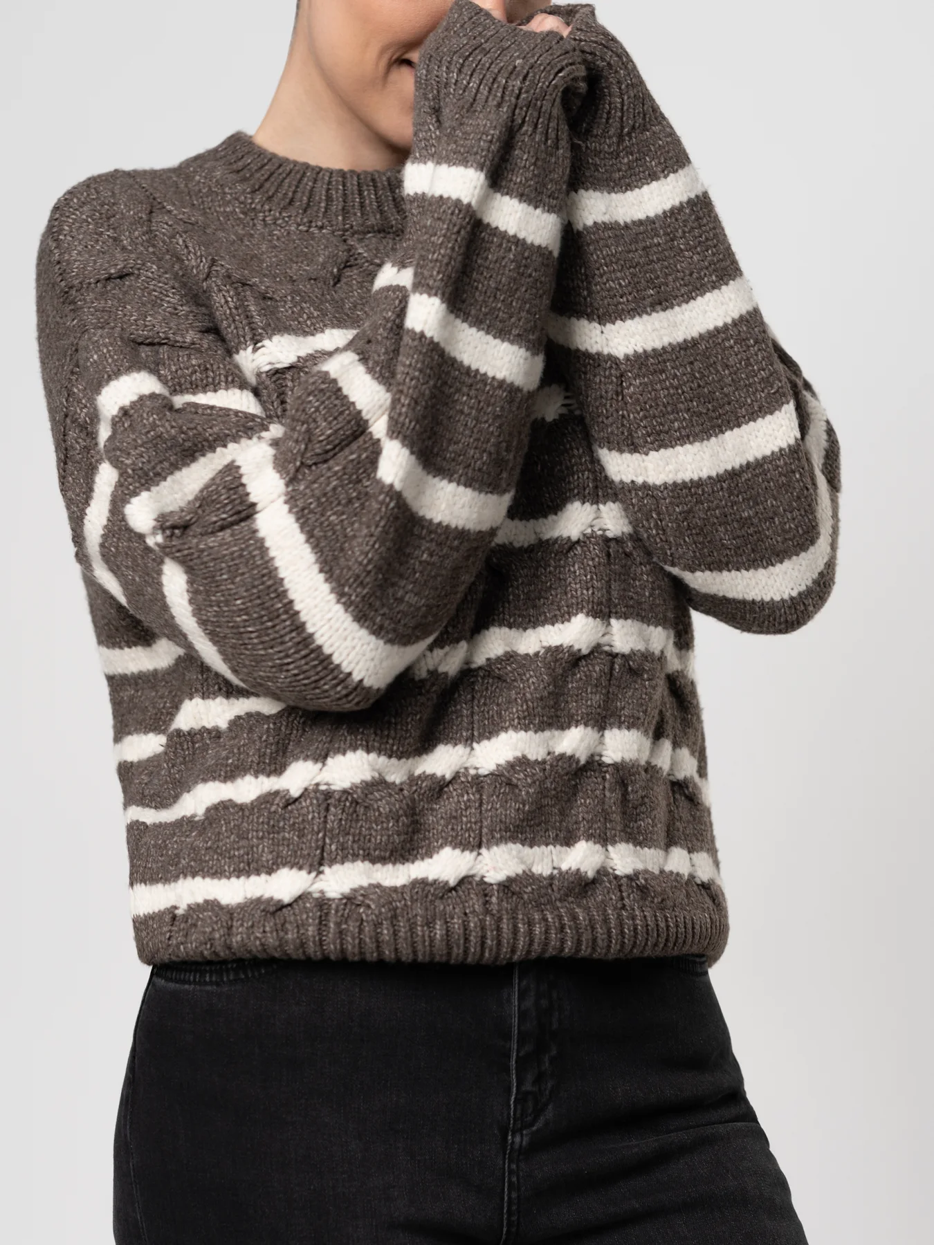 پلیور بافت راه راه سفید قهوه ای 62