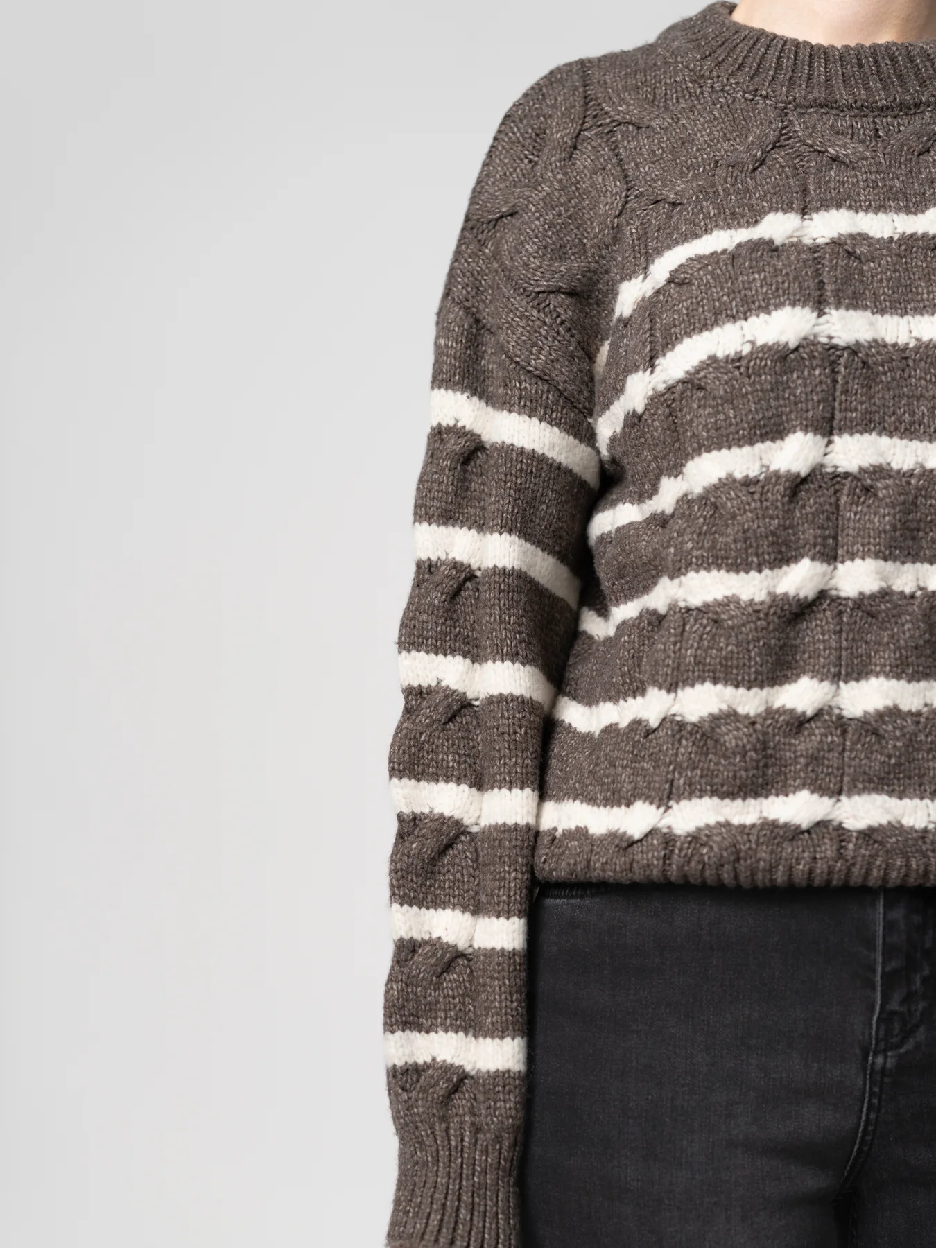 پلیور بافت راه راه سفید قهوه ای 62