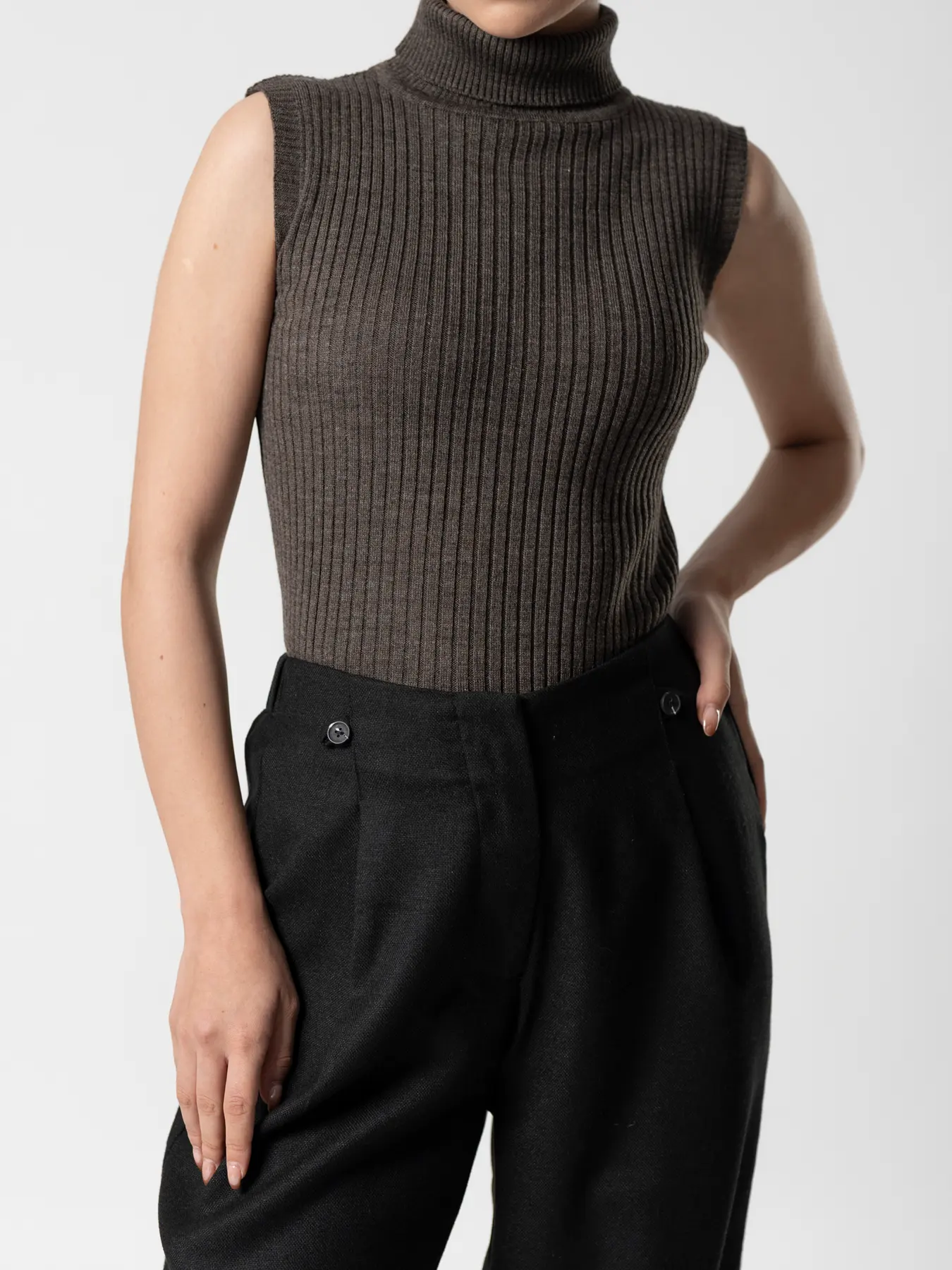 تاپ بافت یقه اسکی قهوه ای تیره 7