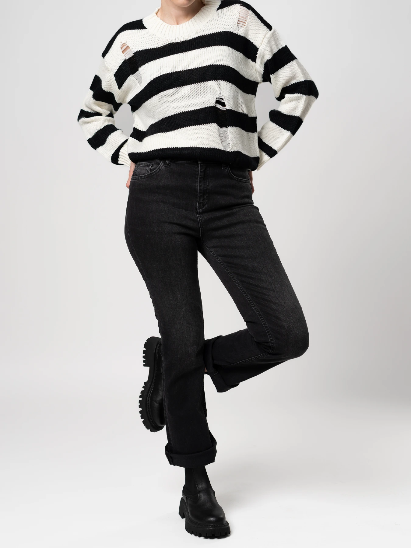 پلیور بافت سفید مشکی زاپ دار 18